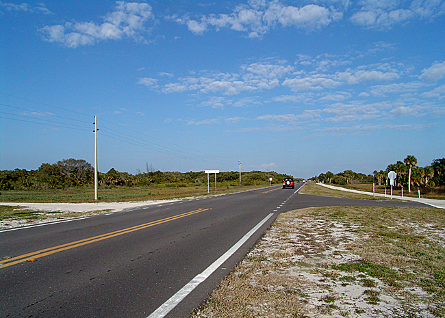 That is is one of two entrances to the parking lot near the dog beach. Three miles down that direction is the East Beach turnaround circle. About a 1/2 mile on the return is the second 4 mile split. 